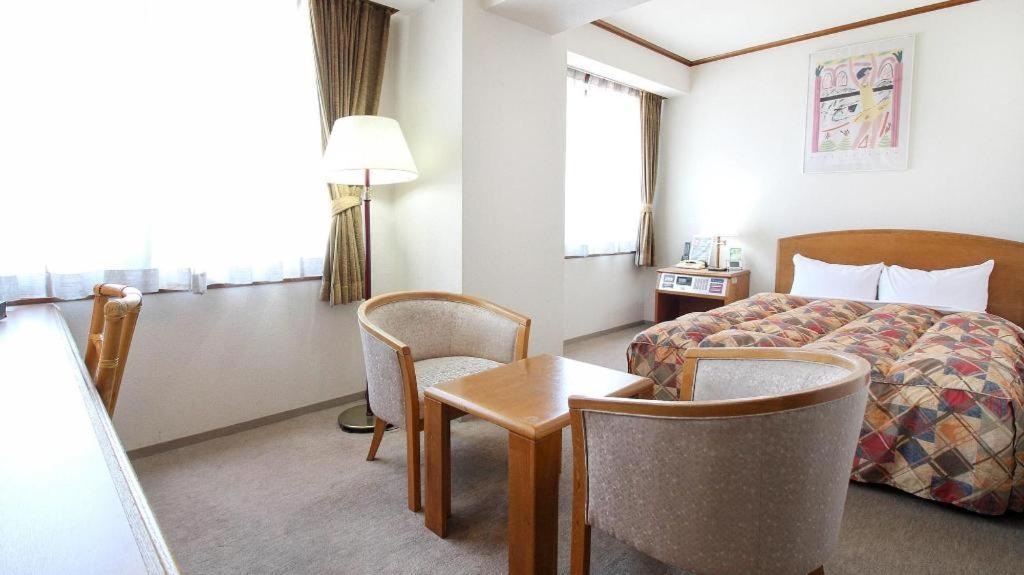 Neyagawa Trend Hotel Osaka Exterior photo
